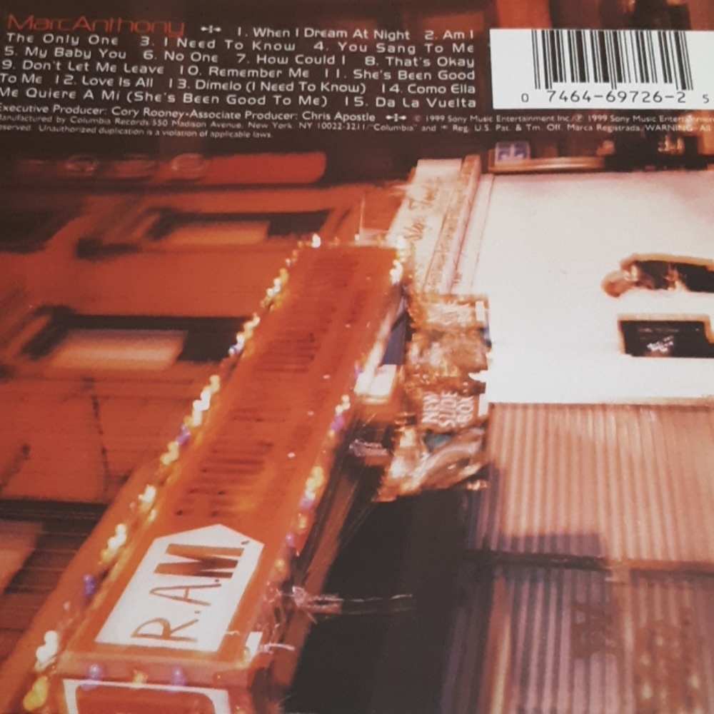 Marc Anthony - Picture 2 of 4